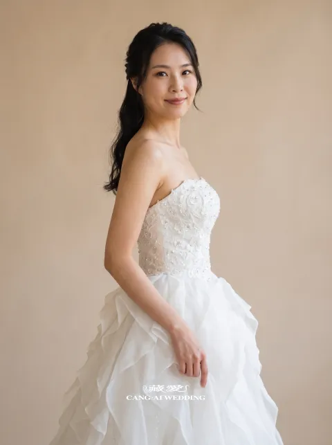N294象牙白婚紗，正面近拍