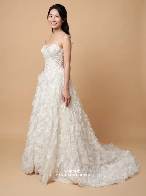 N59 號象牙白婚紗，正面全身