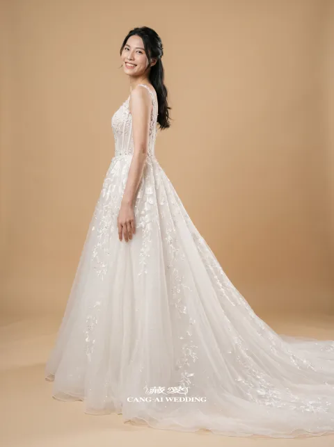 N202象牙白婚紗，正面全身