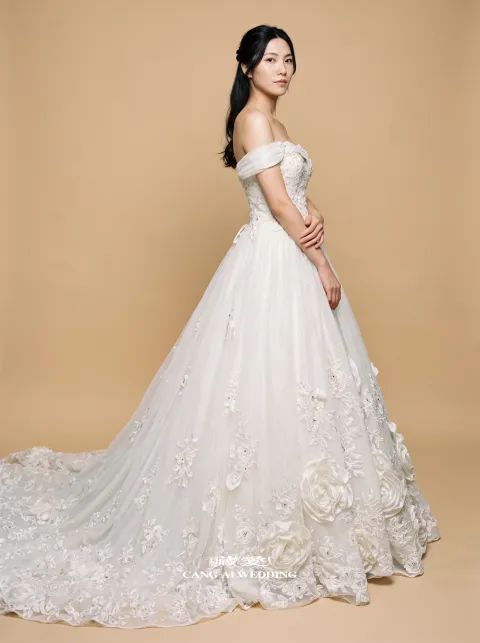 N223象牙白婚紗，正面全身