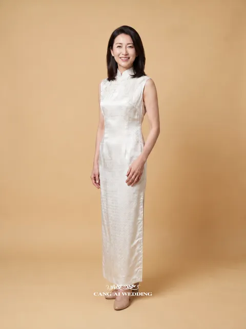 媽媽禮服 M580象牙白媽媽禮服，正面全身