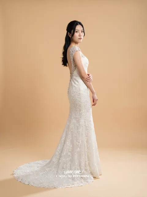 N235象牙白婚紗，正面全身