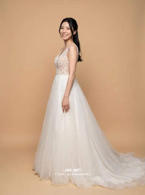 N12 號象牙白婚紗，正面全身