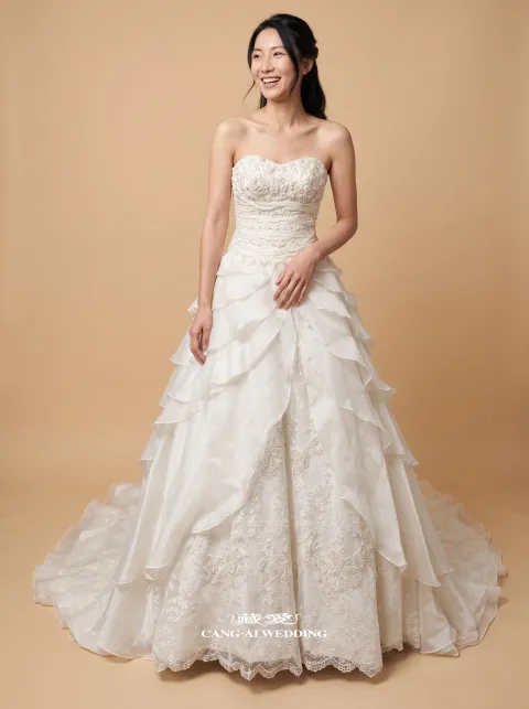 N418 號象牙白婚紗，正面全身