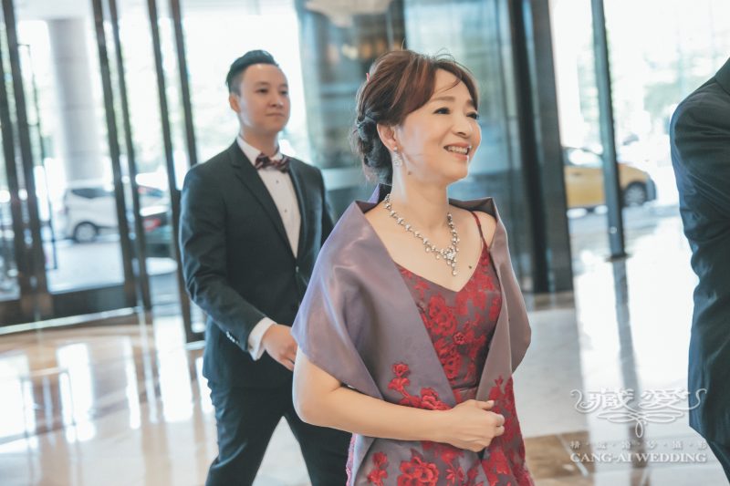 藏愛婚紗-優雅時尚媽媽禮服｜媽媽禮服租借｜媽媽裝｜禮服出租推薦
