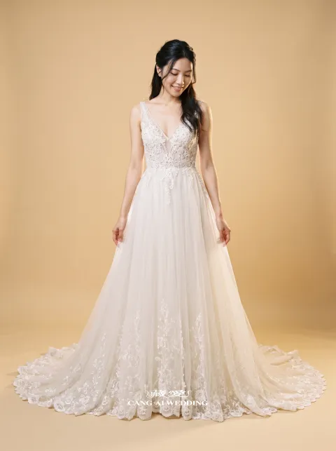 N358 號象牙白婚紗，正面全身