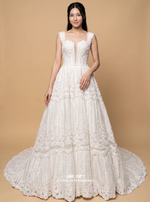 N430 號象牙白婚紗，正面全身