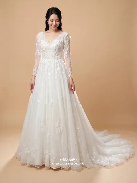 N84象牙白婚紗，正面全身