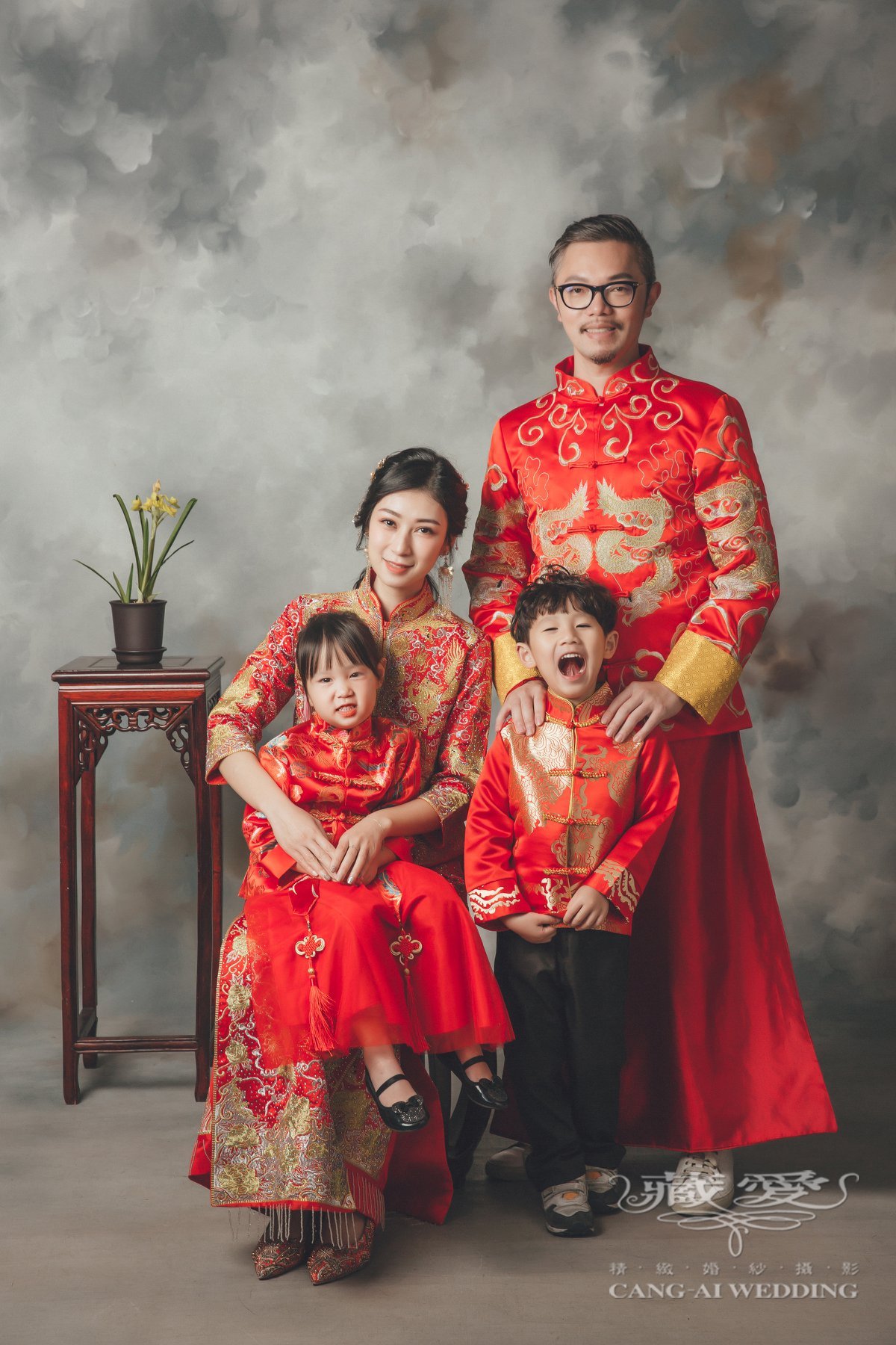 藏愛婚紗 藏愛 全家福 全家福寫真 親子照 母子照 父子照 古裝 秀禾服 台北 高雄