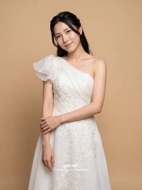 N438象牙白婚紗，正面近拍
