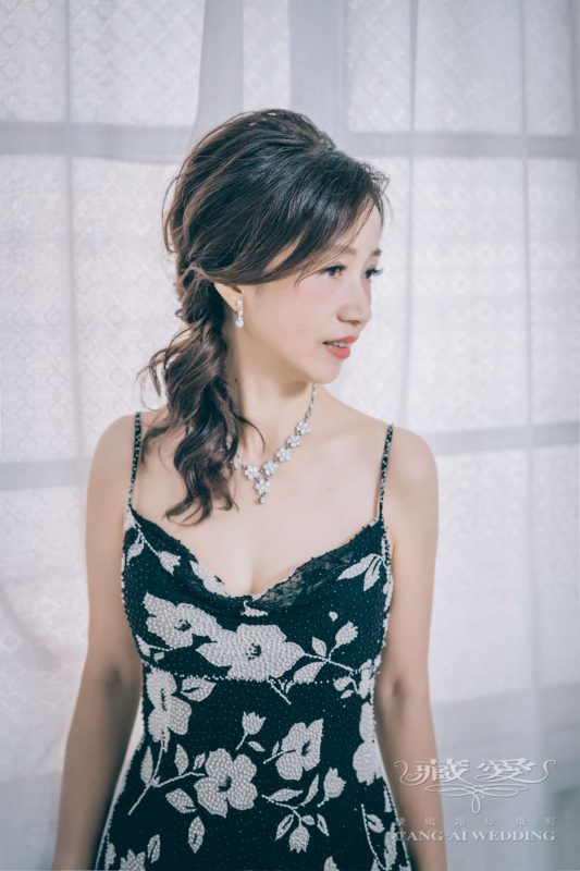 主婚人媽媽 髮型 低馬尾
