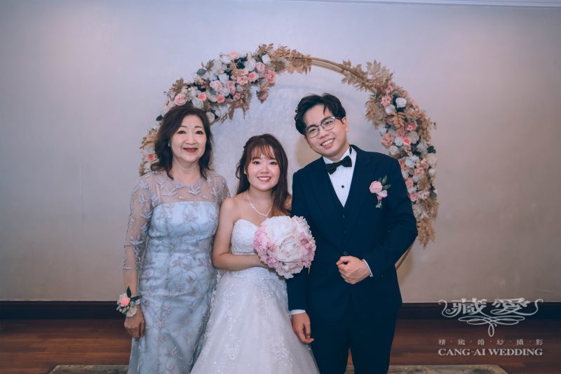 藏愛婚紗-優雅時尚媽媽禮服｜媽媽禮服租借｜媽媽裝｜禮服出租推薦